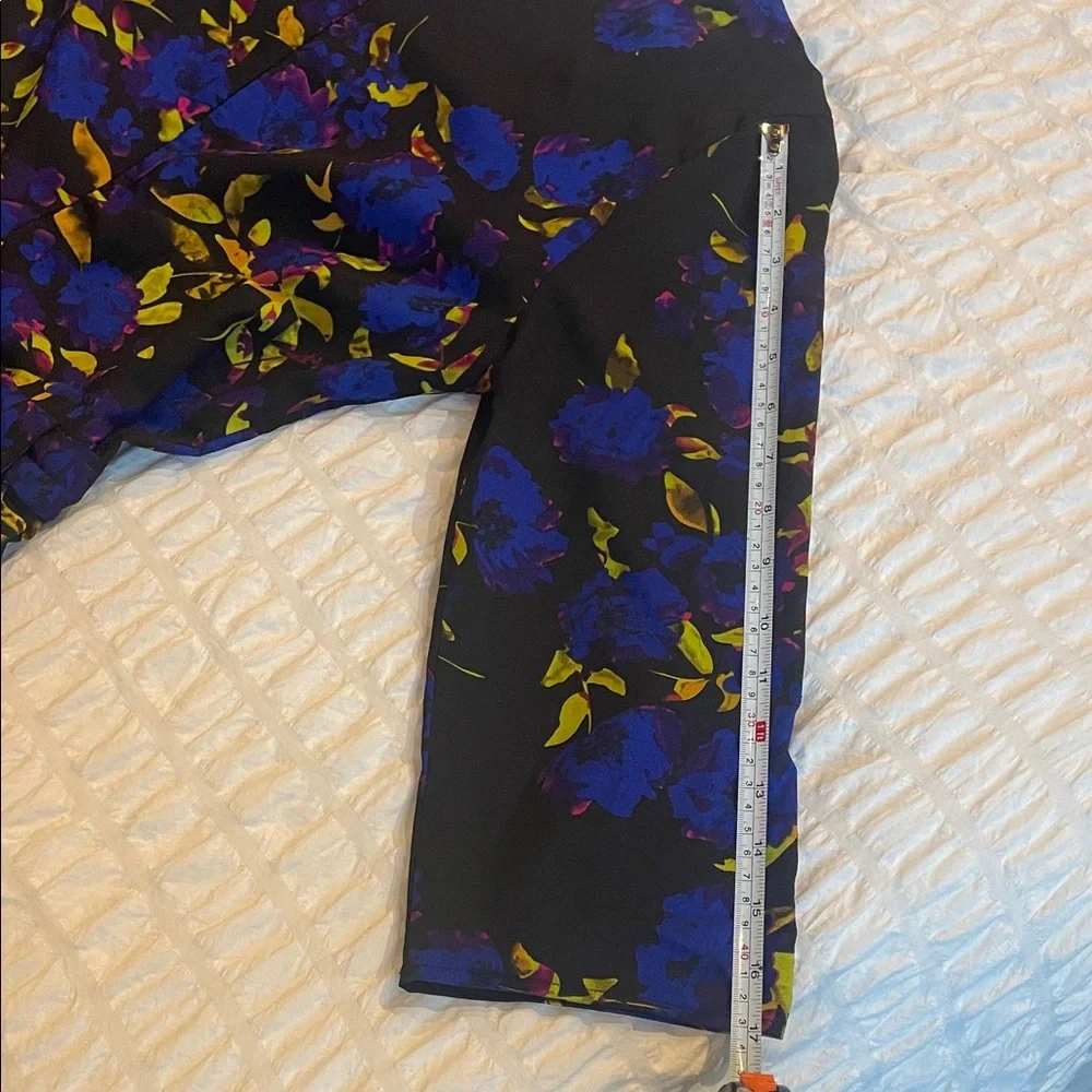 🌟 Yumi Kim Black, Floral Design Wrap Romper - Picture 13 of 14